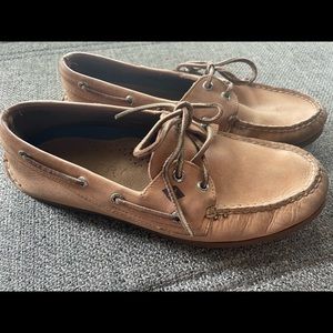 Men’s Sperry tan boat shoes. Size 9.5